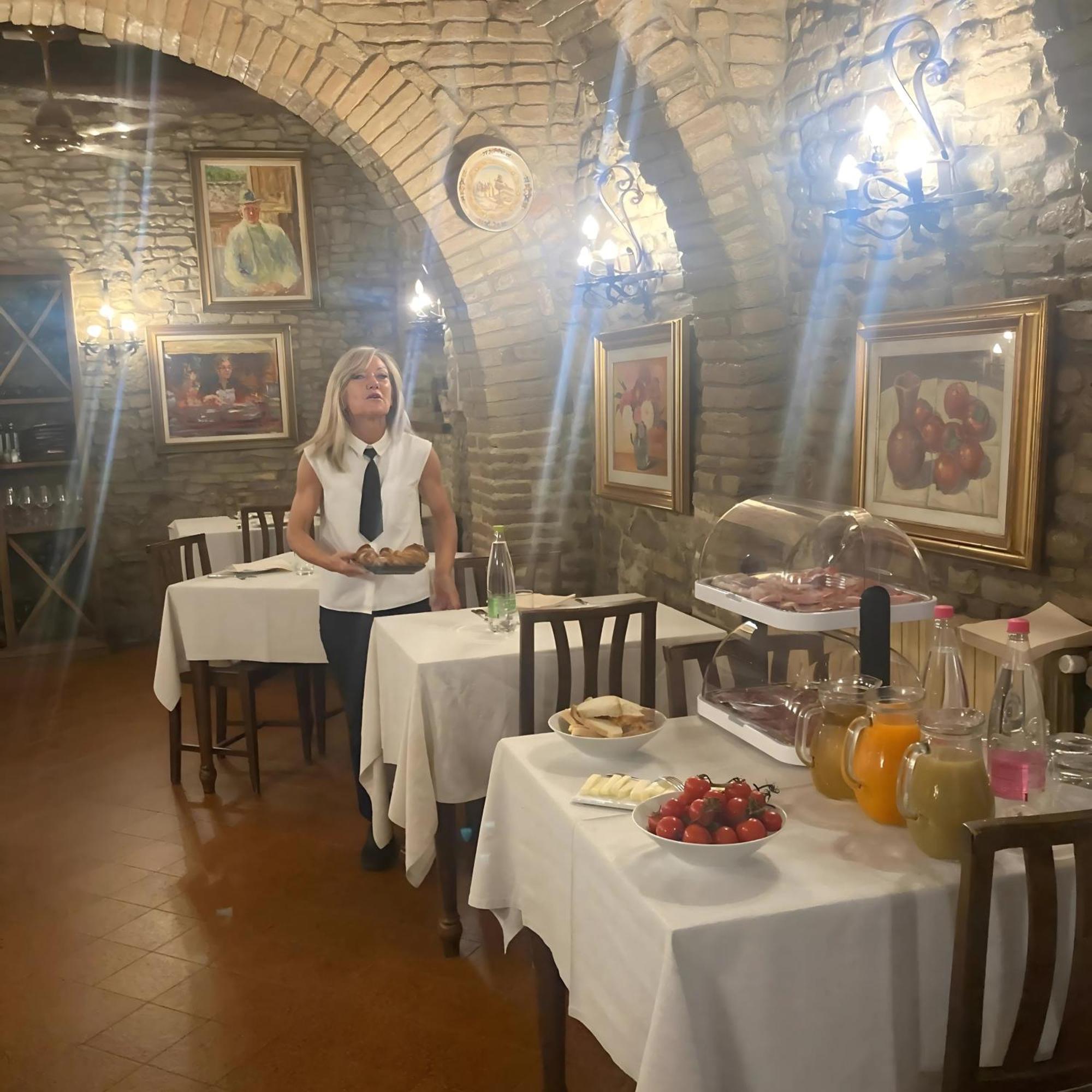 סן ג'ימיניאנו Locanda Il Pino מראה חיצוני תמונה