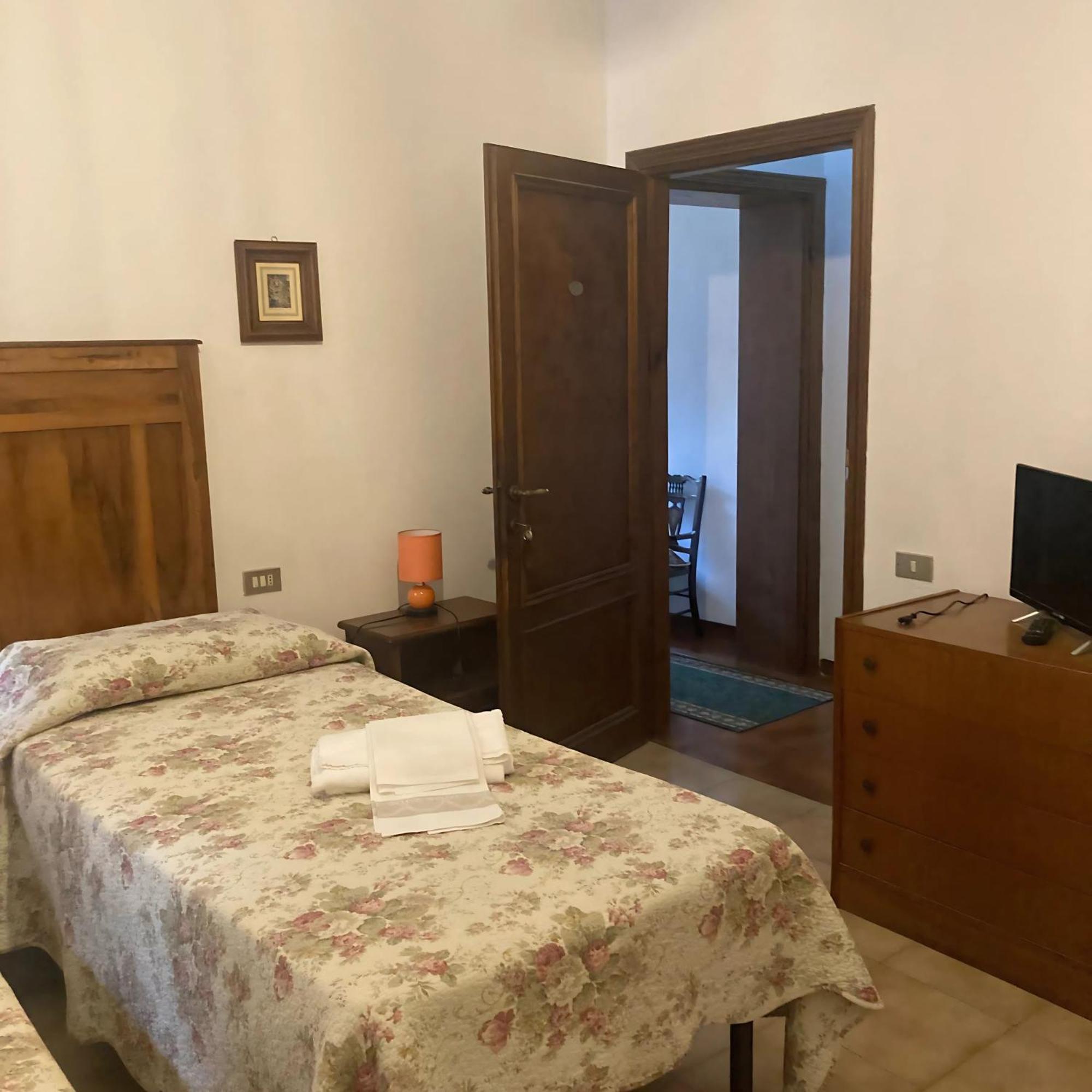 סן ג'ימיניאנו Locanda Il Pino מראה חיצוני תמונה