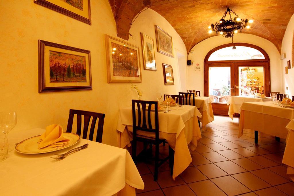 סן ג'ימיניאנו Locanda Il Pino מראה חיצוני תמונה